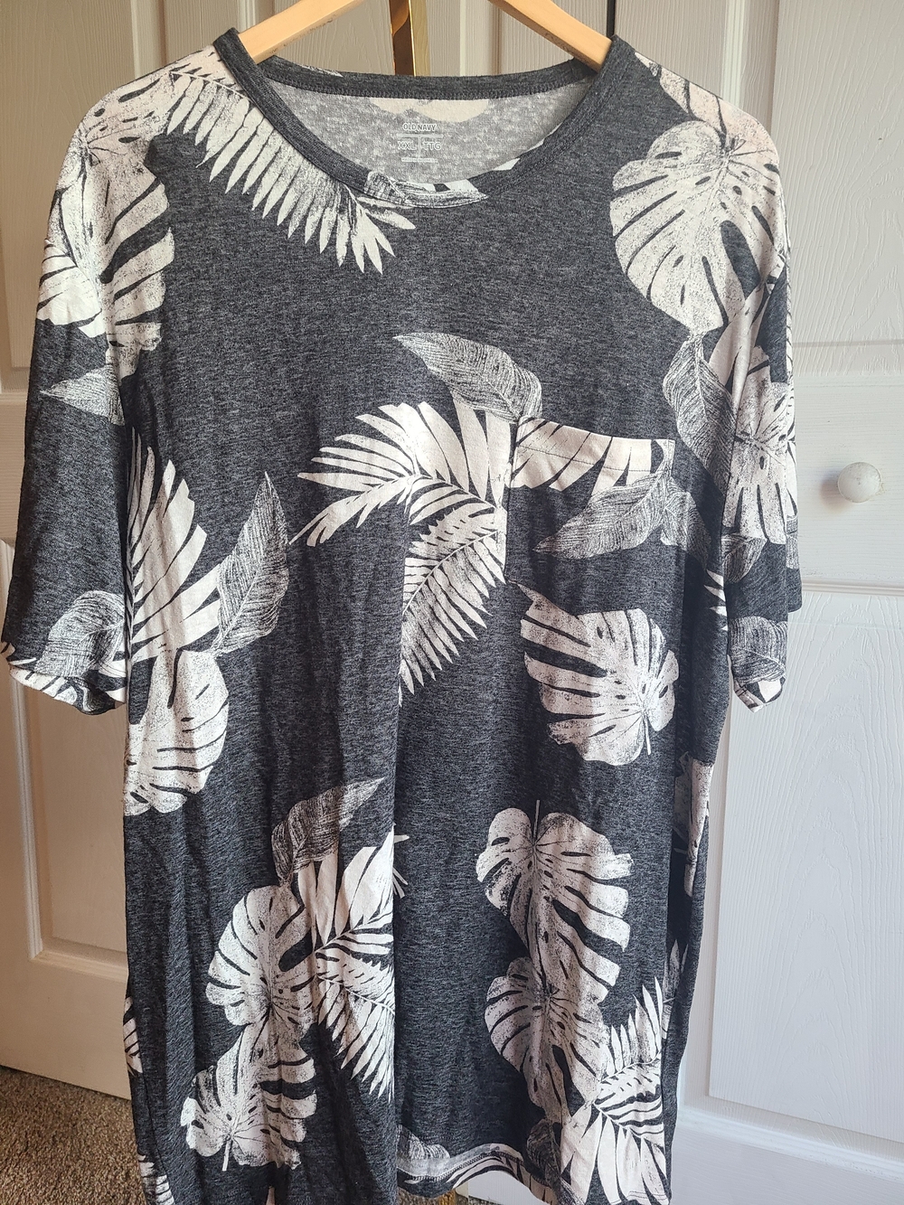 Old Navy Charcoal and White Tropical Leaf Short Sleeve Tee